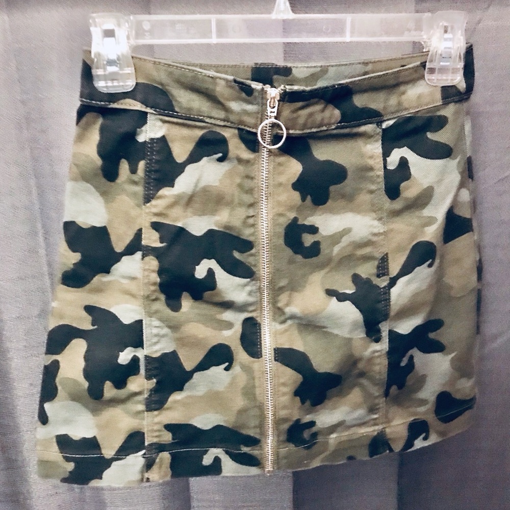 Divided (H&M) camo print mini skirt
